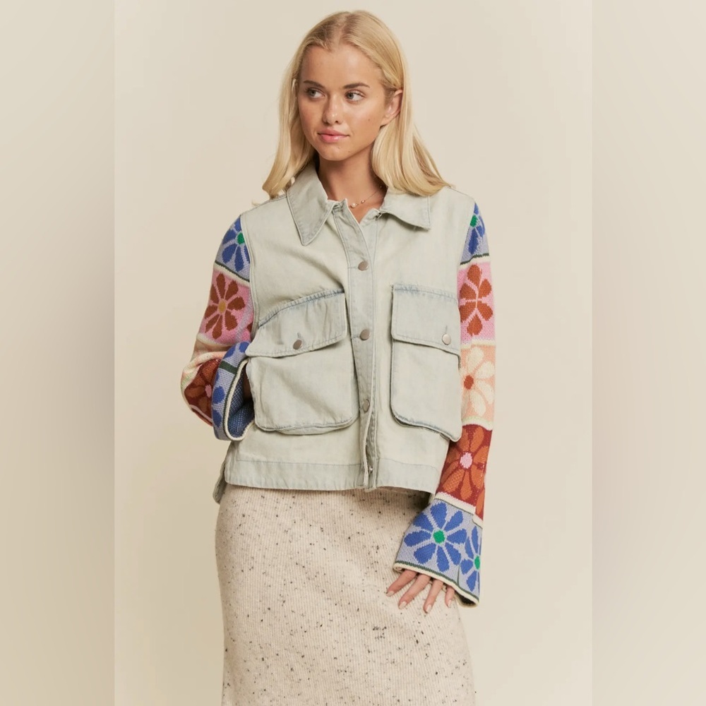 DAVI & DANI Women’s Adjustable Cuffs Multi Patch Denim Jacket (light denim) - Picture 8 of 15